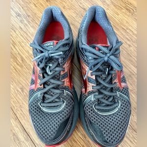 Brooks GTS 17 Adrenaline Running Shoes. Women’s size 11B.